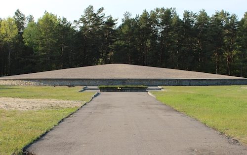 Ash mausoleum in Sobibor. By Azymut (Rafał M. Socha) (Own work) [CC BY-SA 4.0 (http://creativecommons.org/licenses/by-sa/4.0)], via Wikimedia Commons.