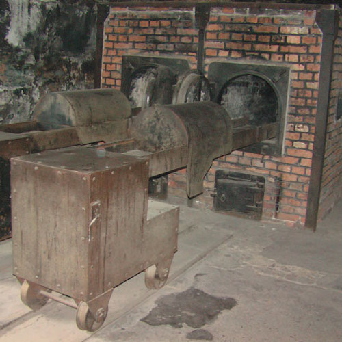 Auschwitz I Crematorium. Courtesy of Arie Darzi to memorialize the Jewish community in Greece. By אריה דרזי, ARIE DARZI (http://yavan.org.il/pws/gallery!296) [CC BY-SA 3.0 (http://creativecommons.org/licenses/by-sa/3.0)], via Wikimedia Commons.